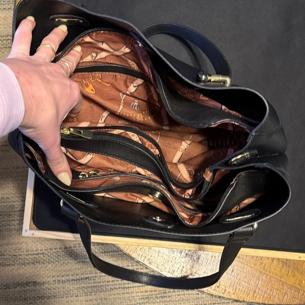 Elegant Black Women's Tote Bag - Picture 4 of 8